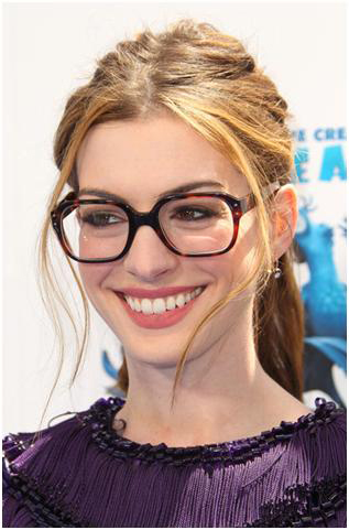 Anne Hathaway Makeup on Anne Hathaway At The Rio Premiere In Los Angeles   Makeup And Beauty