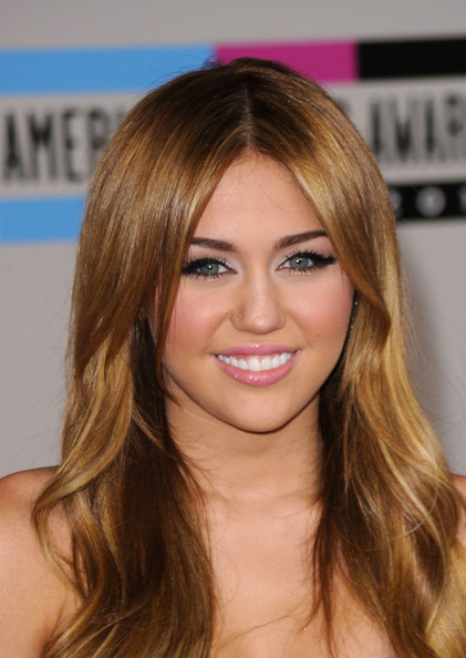 Miley Cyrus wowed on the red