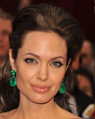 Angelina Jolie's red carpet look for the Oscars is elegance at its best.