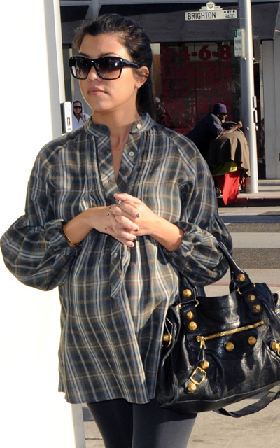 kourtney kardashian no makeup. Kourtney Kardashian is