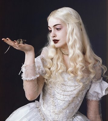 Anne Hathaway's makeup in Alice in Wonderland was gorgeous! : r