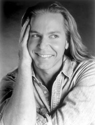 Robert Hallowell Celebrity Hairstylist & Prawduct Haircare
